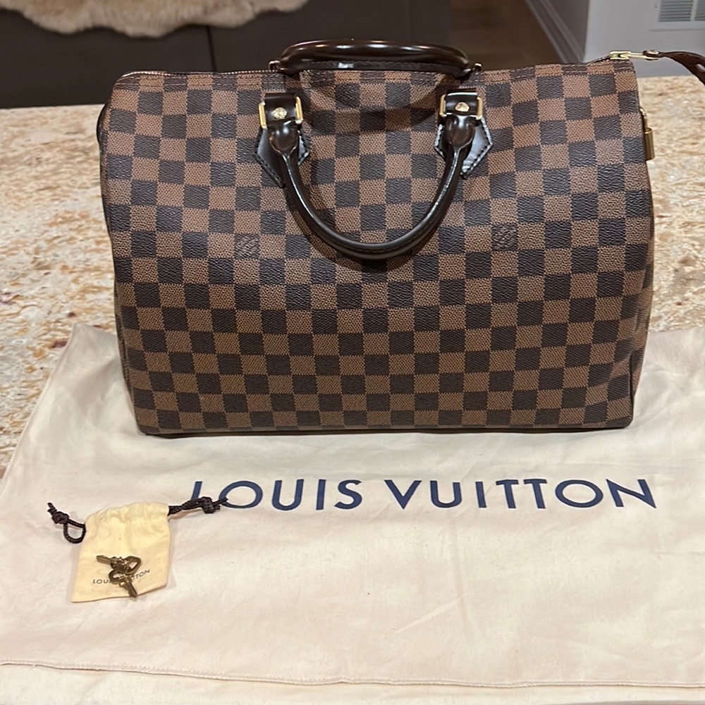 Louis Vuitton speedy bag